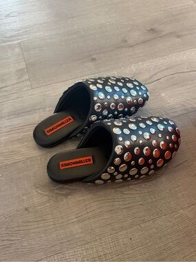 SIMONMILLER STUDDED BUBBLE SLIPPER IN BLACK/SILVER